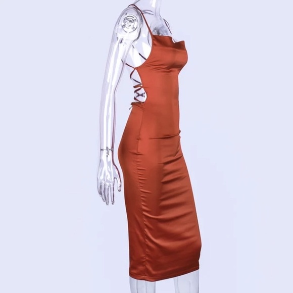 Slim fitting dress - Picture 3 of 5